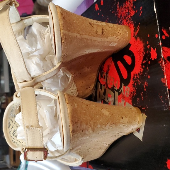 Fergalicious By Fergie Sandals wedges 8.5 - Picture 8 of 14